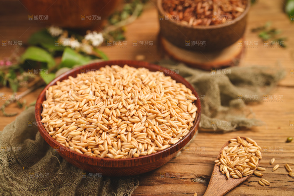 盘子装着麦子