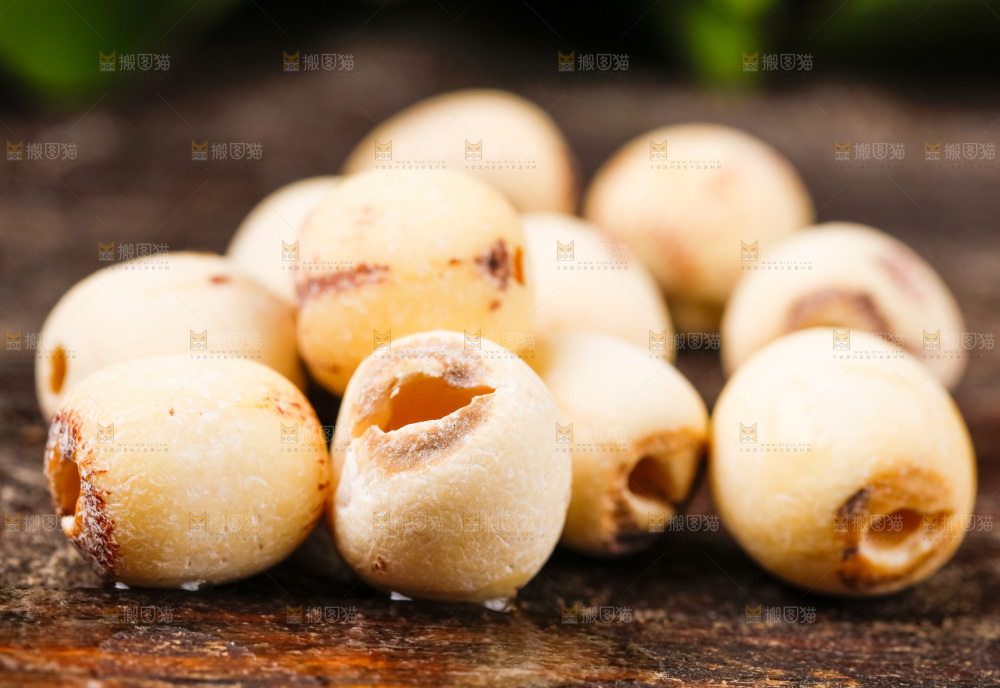 深底上放着江西白莲子
