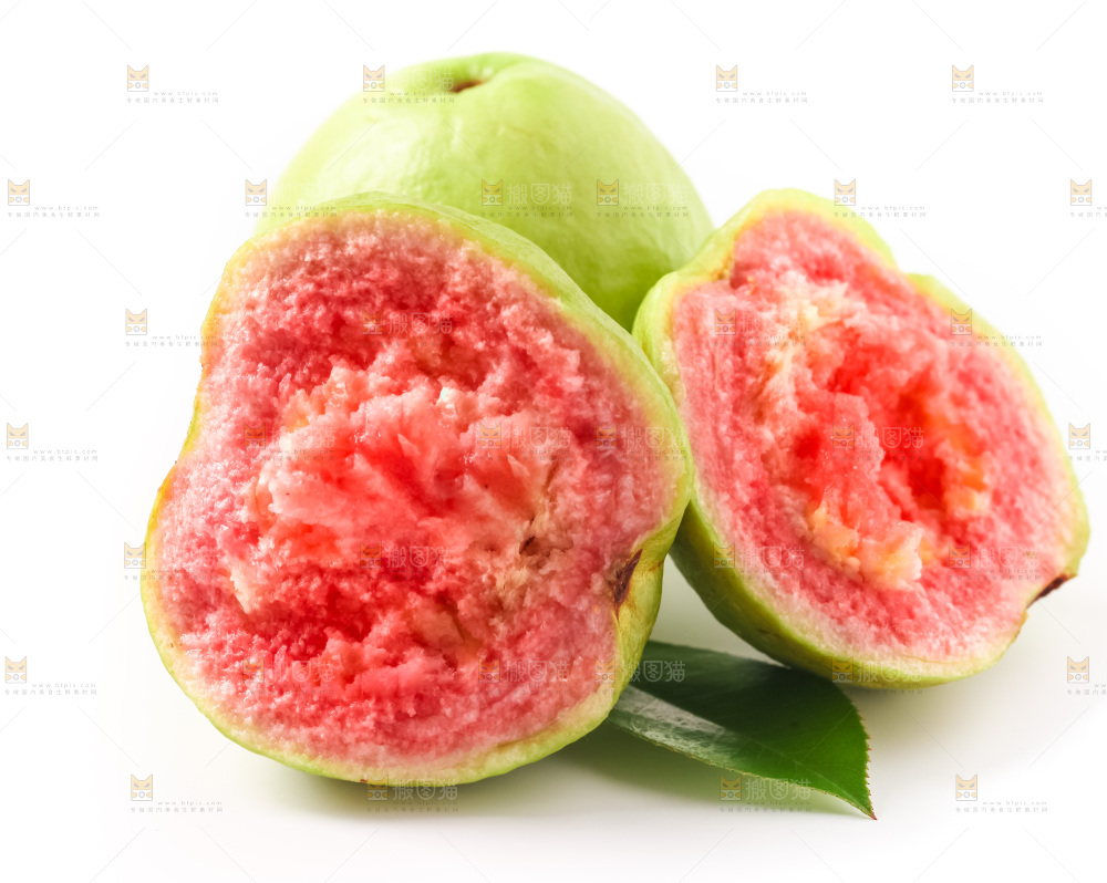 白底上摆放着红心番石榴