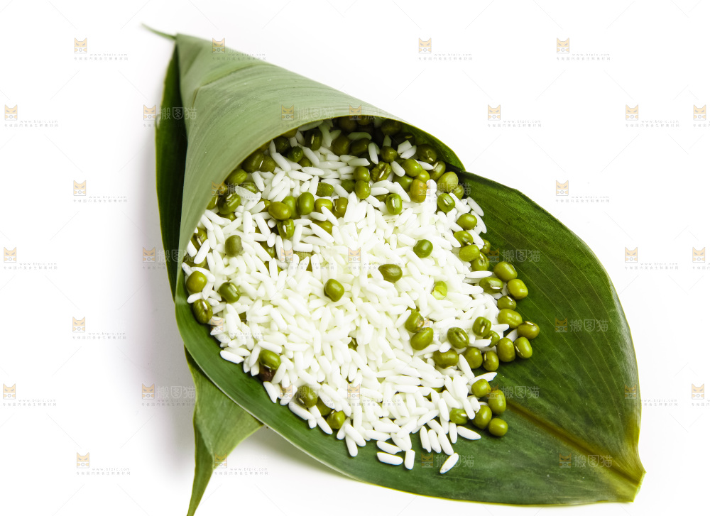 白底上的粽子食材