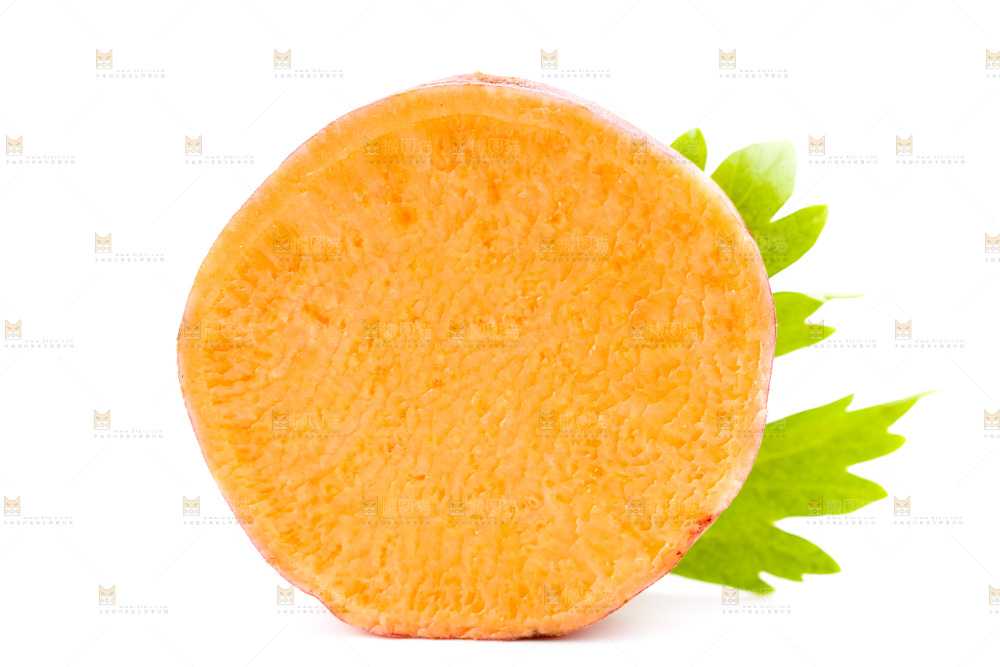 白底上摆放着红心蜜薯