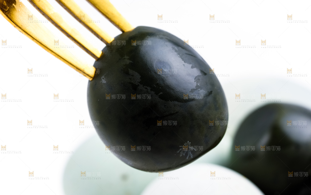 叉子叉着松花皮蛋