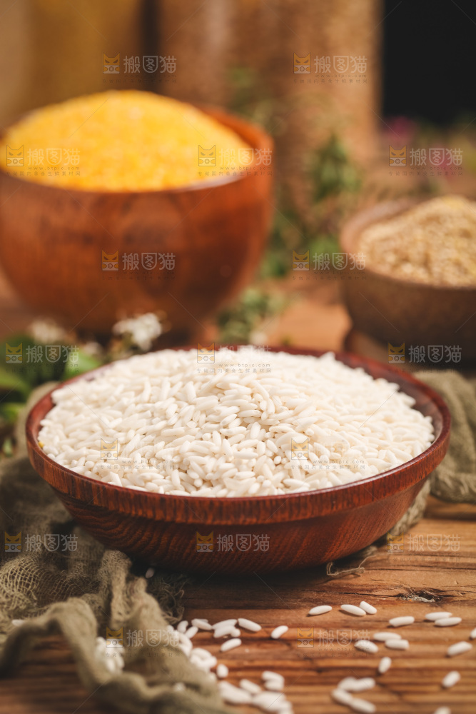 盘子里装着糯米