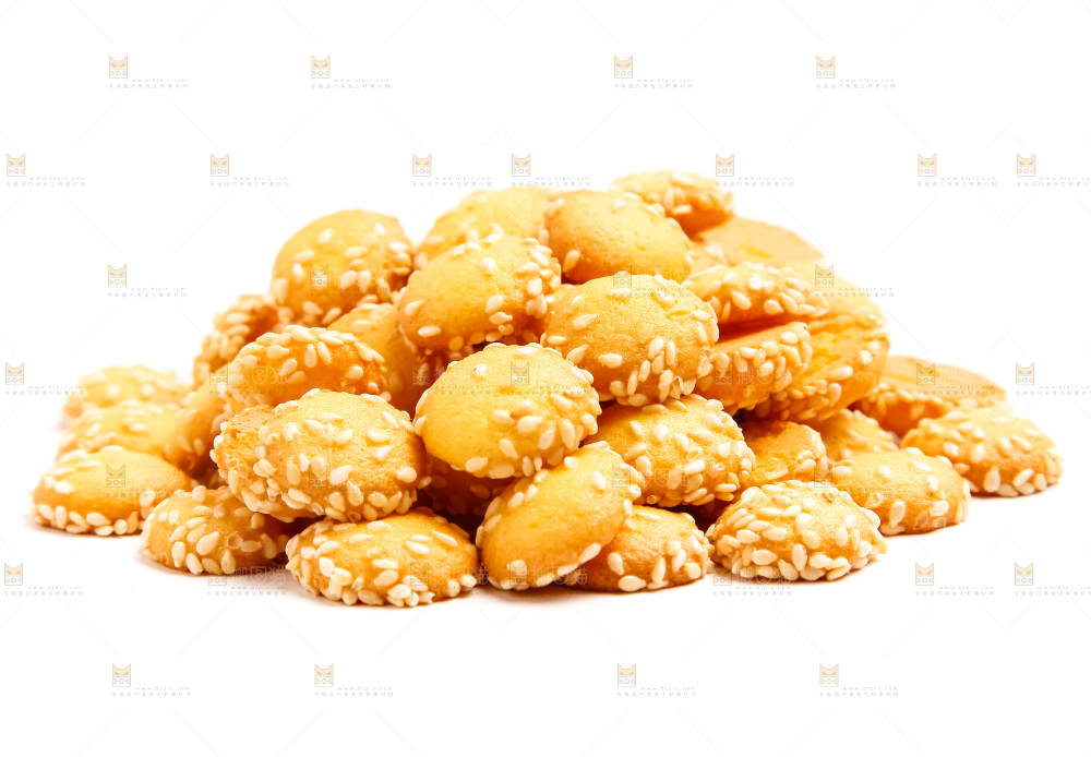 白底上放着鸡蛋饼