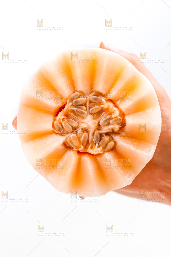 手拿东方蜜瓜