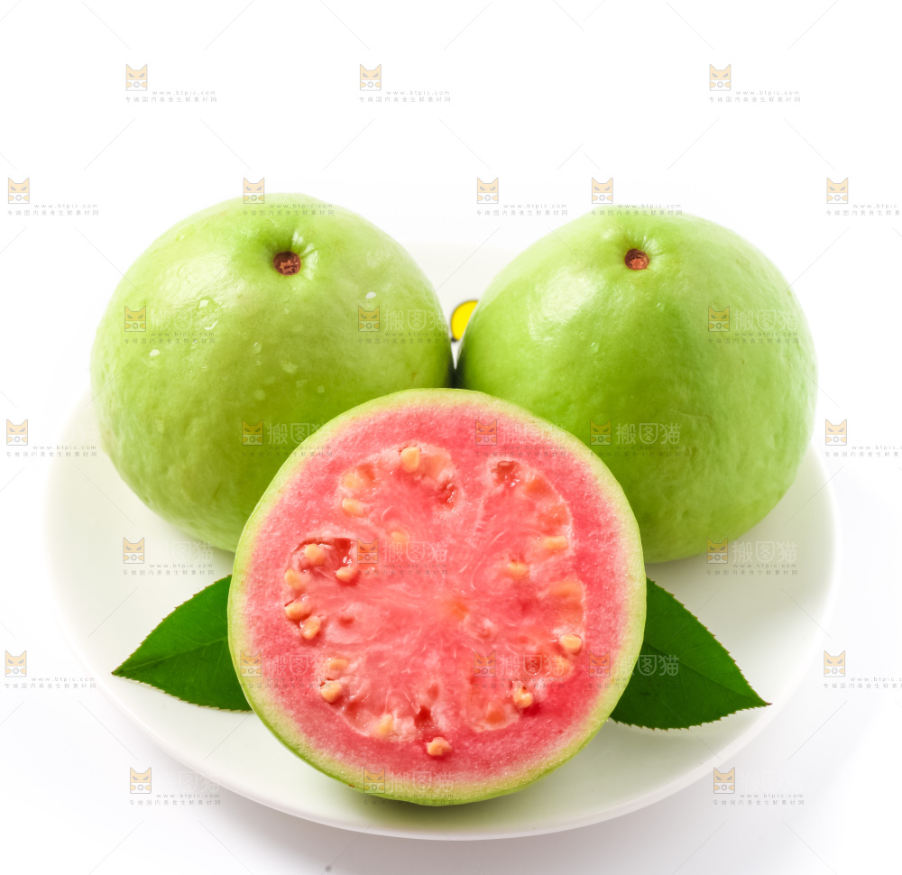 盘子里装着芭乐果