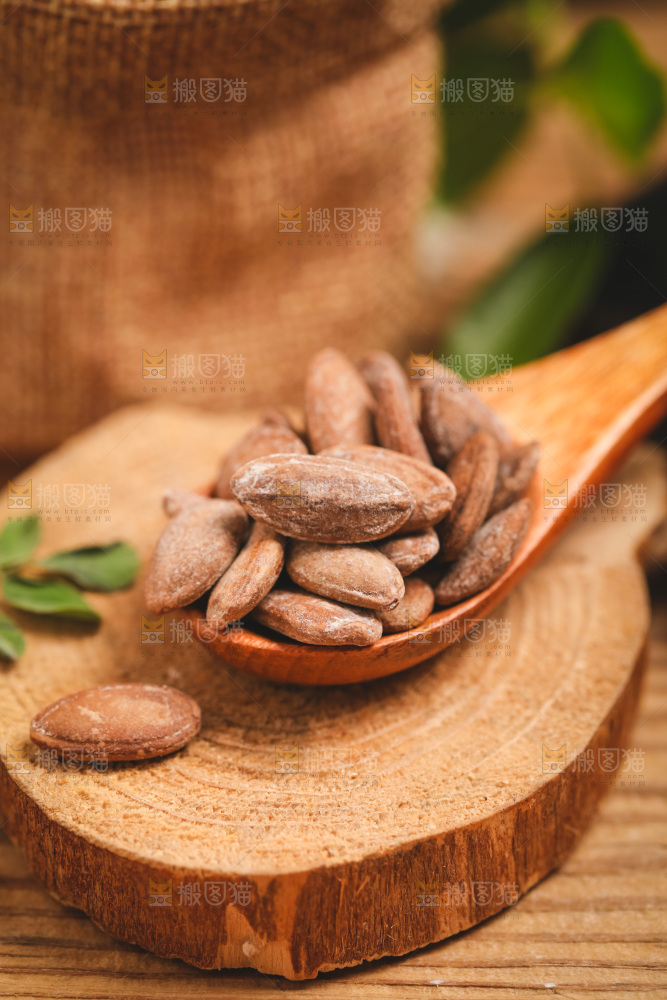 勺子里装着瓜蒌子