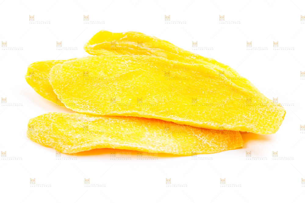 白底上放着芒果干片