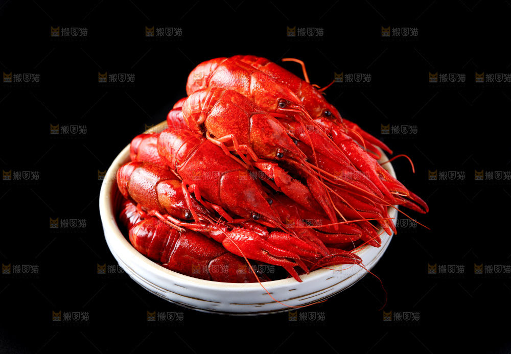 盘子里的清蒸小龙虾