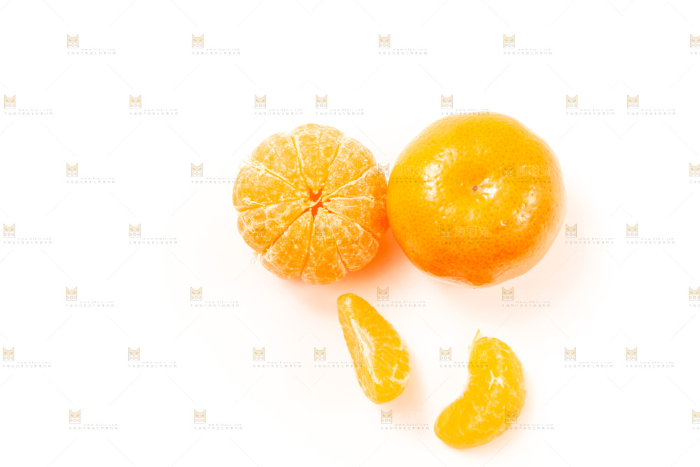 白底上的砂糖桔