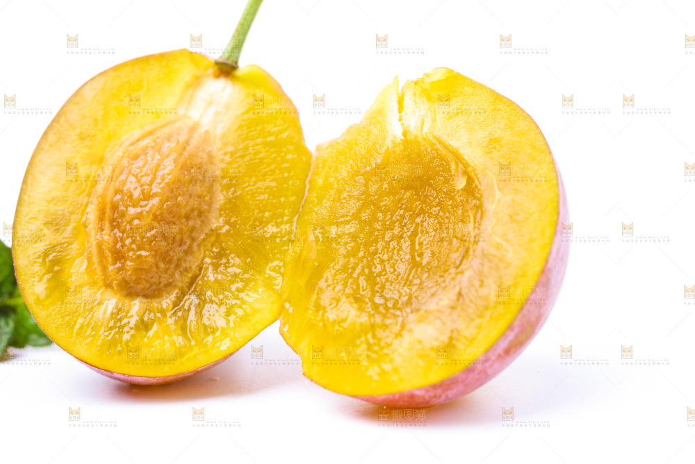 白底上的西梅