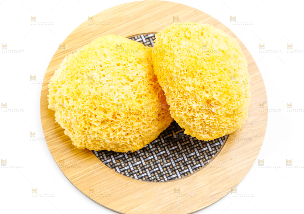 白底上放着古田银耳