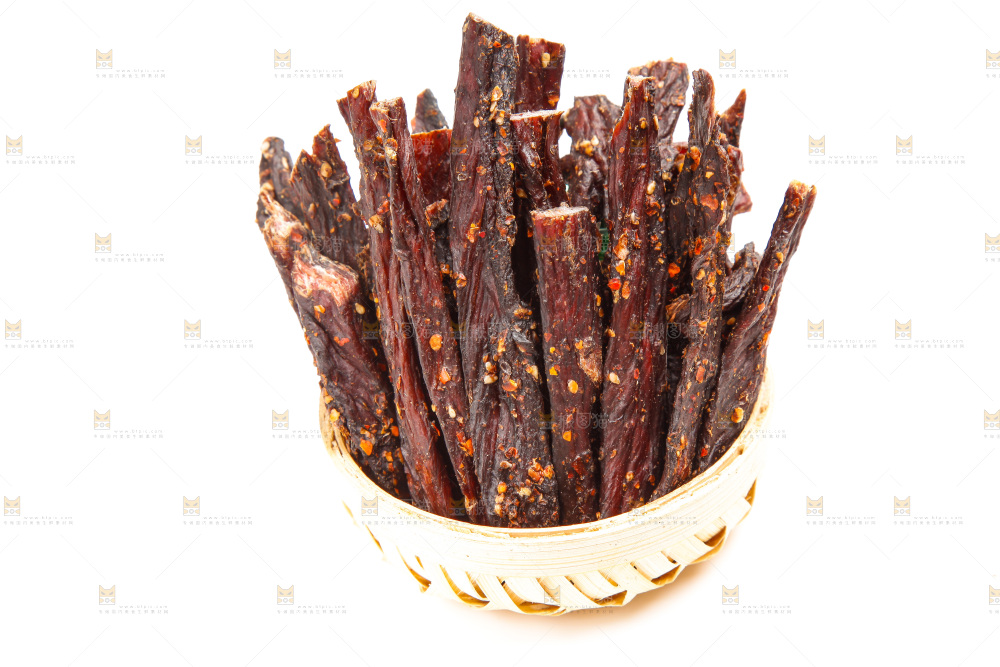 篮子里装着手撕牛肉干