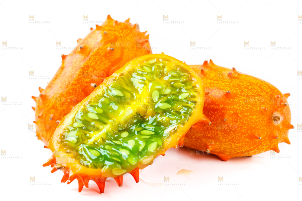 白底上摆放着非州火参果