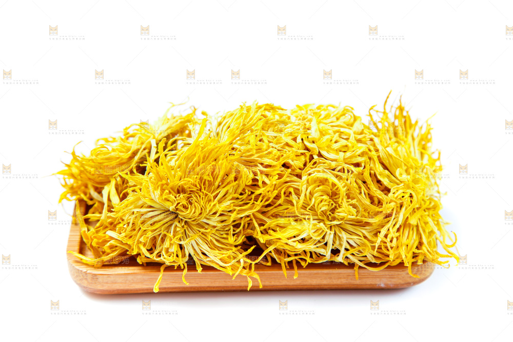 盘子里装着金丝皇菊