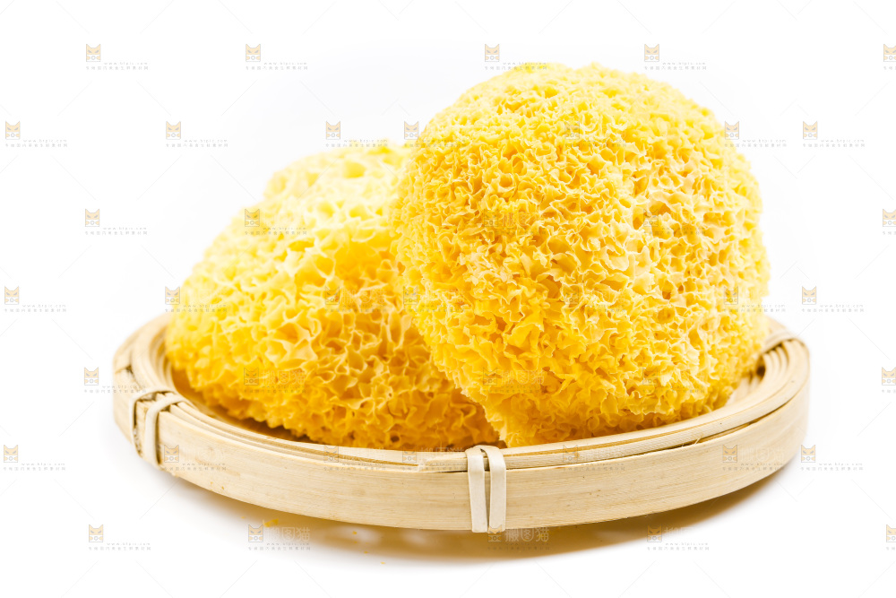 篮子里装着银耳
