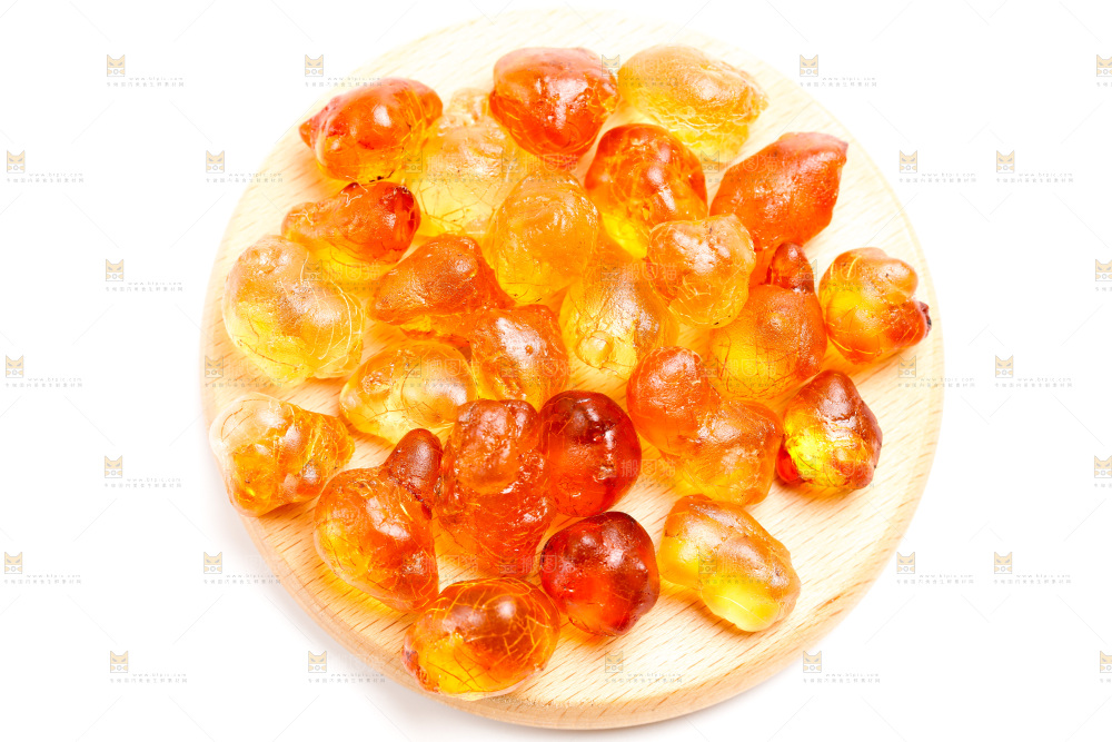 木板上的桃树胶