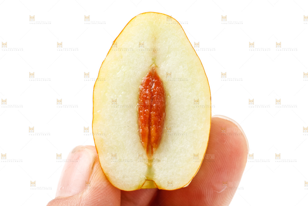 手里拿着枣