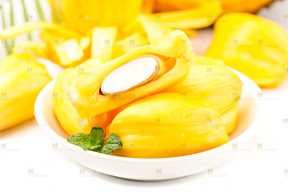 碟子里的黄肉菠萝蜜