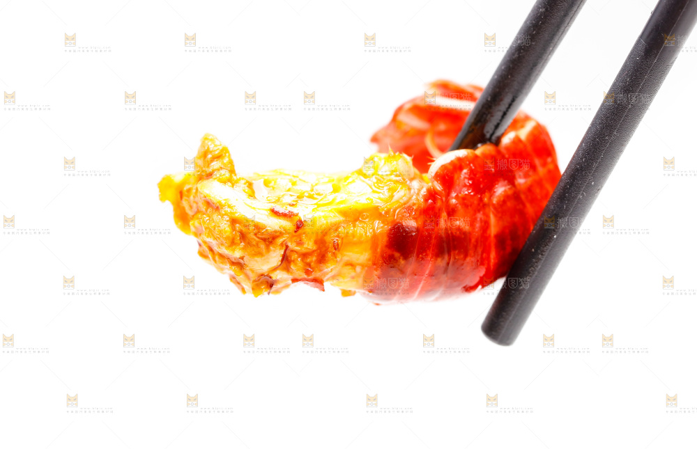 筷子上夹着龙虾尾