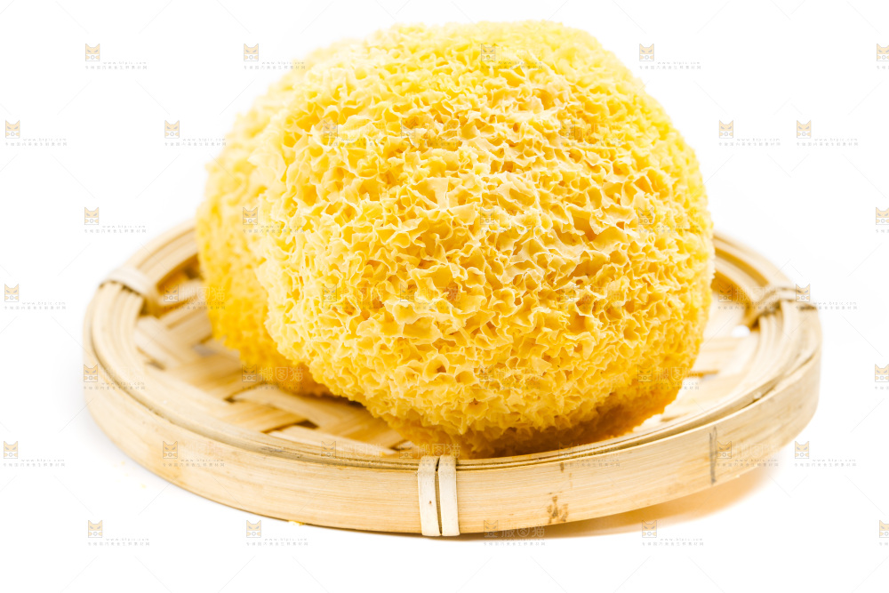 篮子里装着银耳