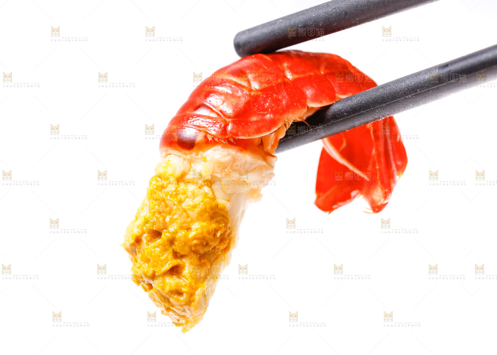筷子上夹着龙虾尾