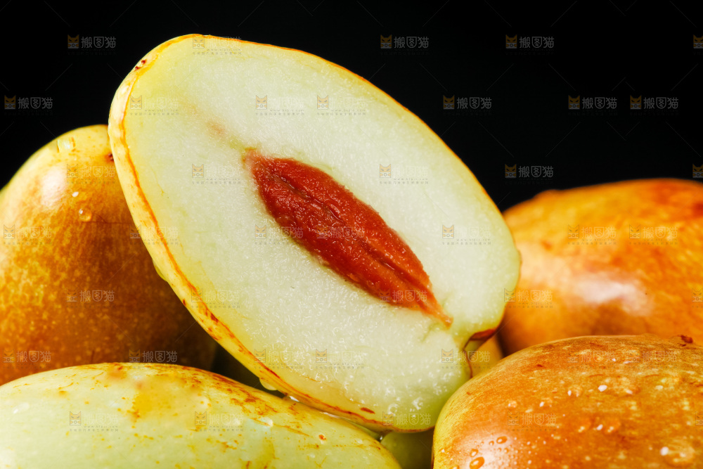 深底上摆放着大枣