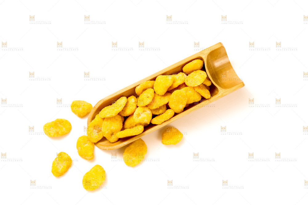 白底上放着蟹香蚕豆