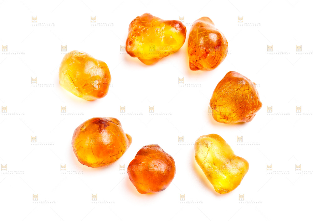 白底上放着桃胶