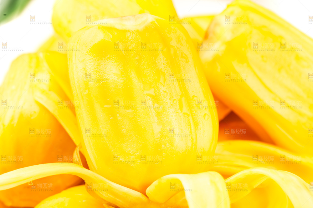碟子里装着海南菠萝蜜