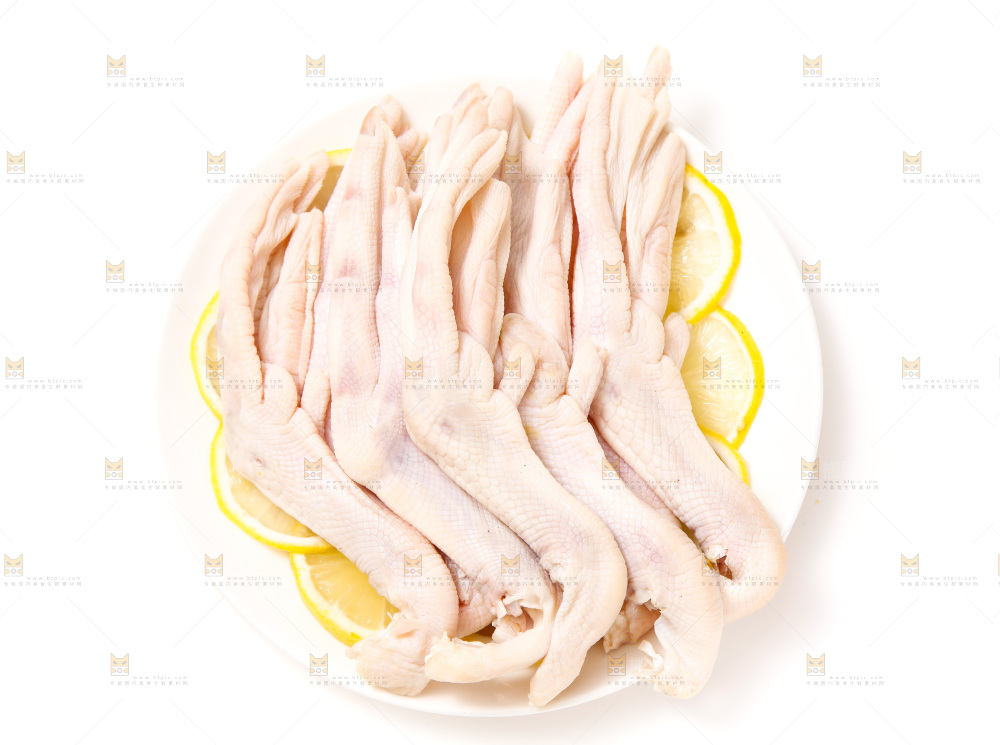 盘子里装着鸭爪