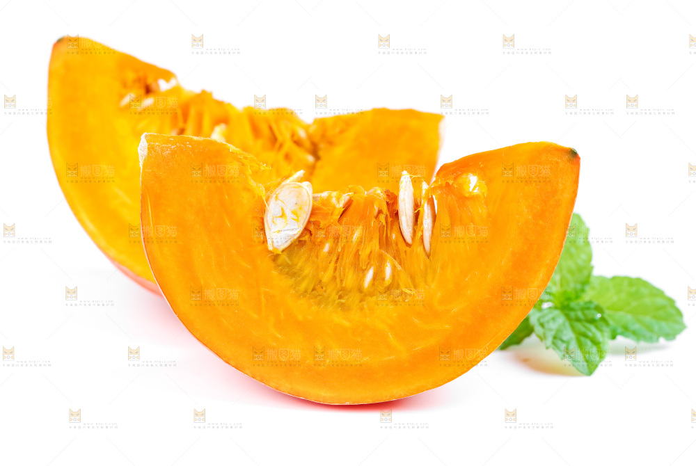 白底上摆放着红贝贝南瓜