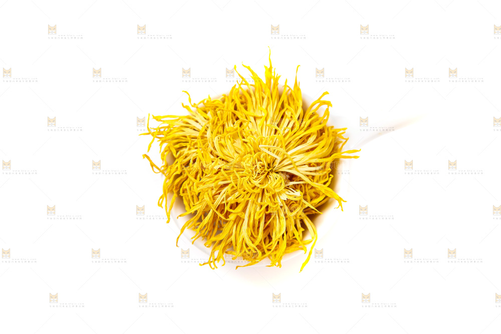 盘子里装着金丝皇菊