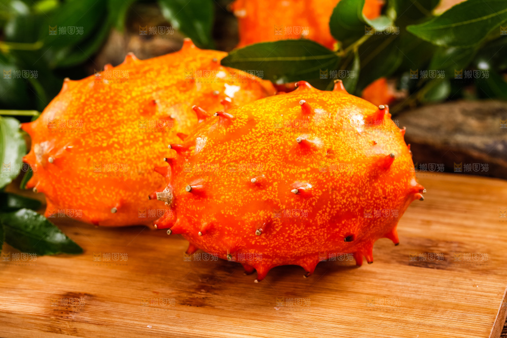 木底上摆放着海参果