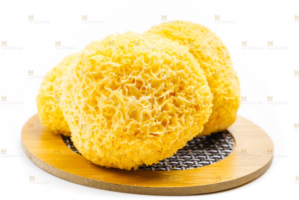 白底上放着古田银耳