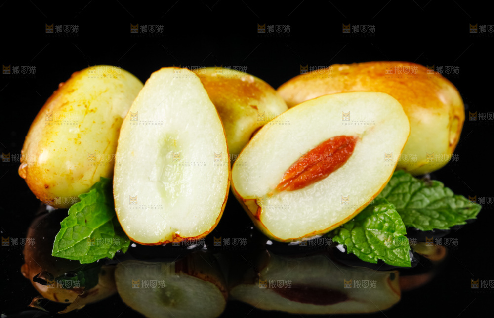 深底上摆放着大枣