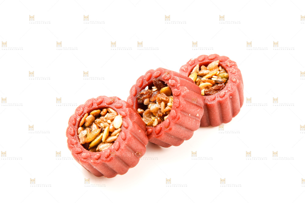 白底上的坚果月饼
