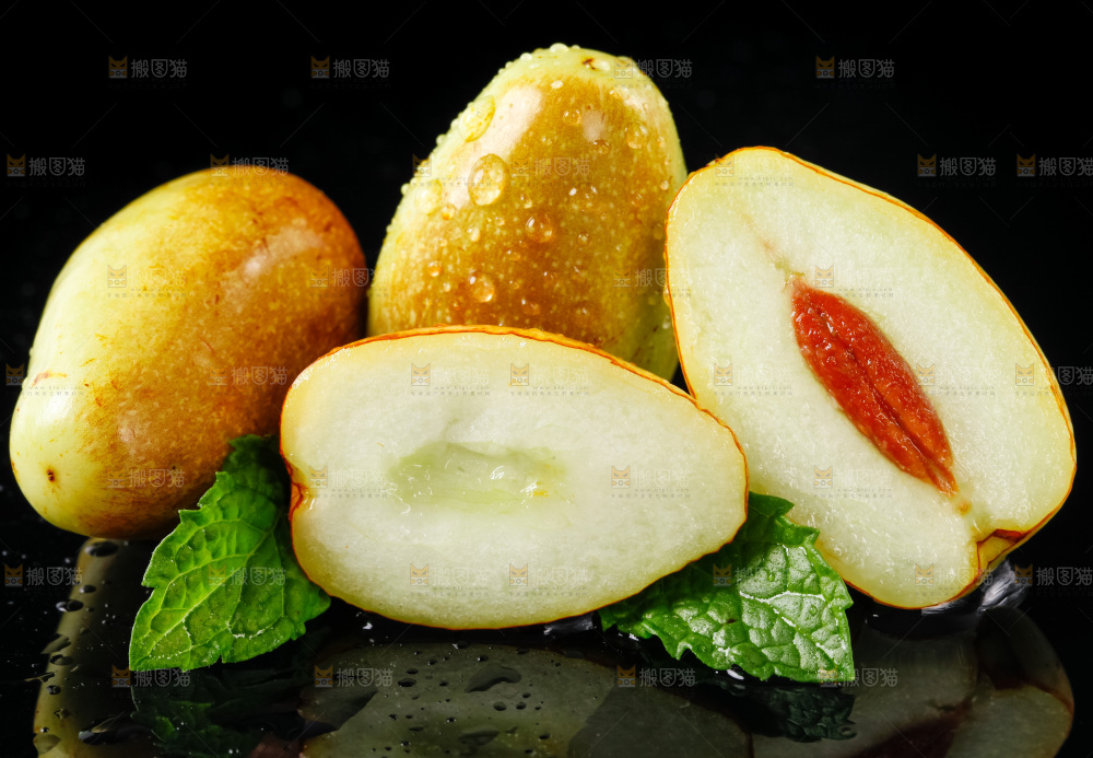 黑底上放着脆枣