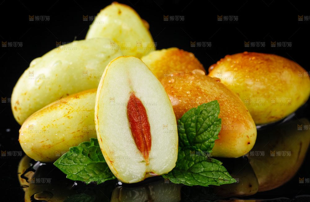 深底上摆放着大枣