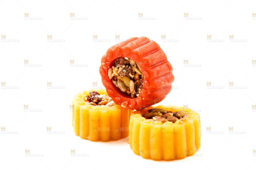 白底上的坚果月饼