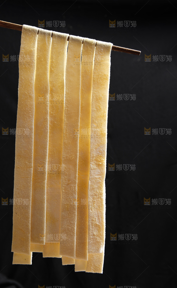 筷子上的宽面条