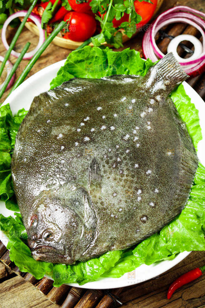 盘子里装着多宝鱼