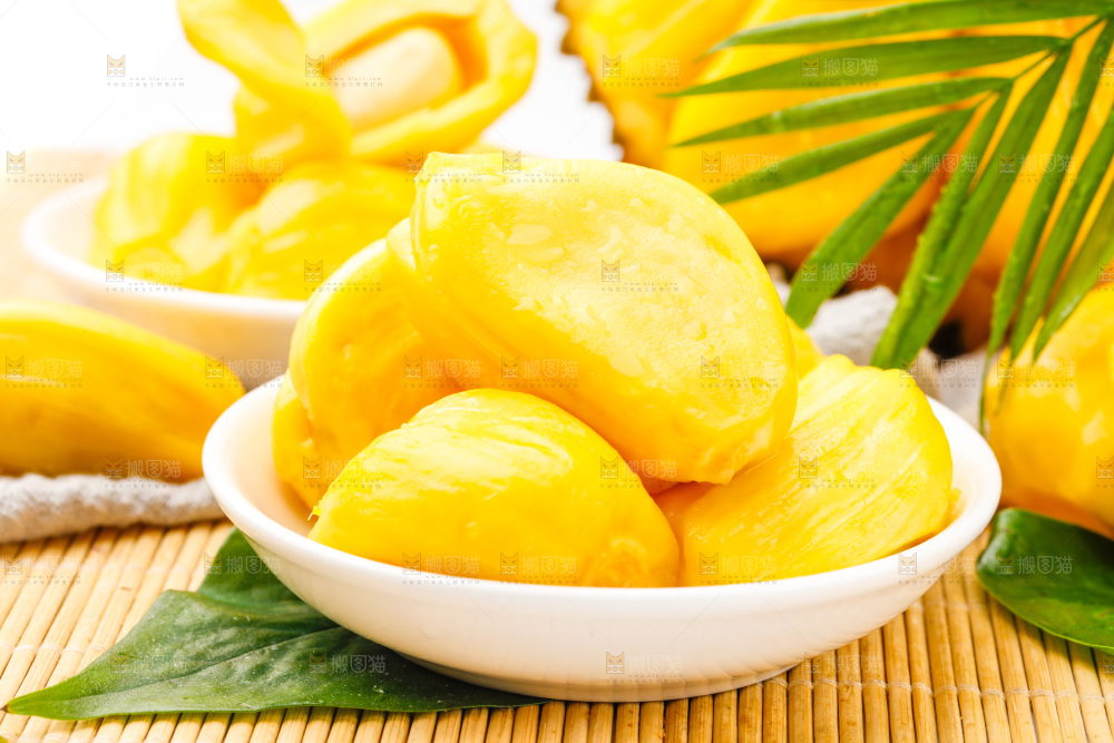 盘子里装着菠萝蜜