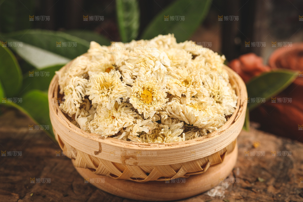 木底上放着杭白菊