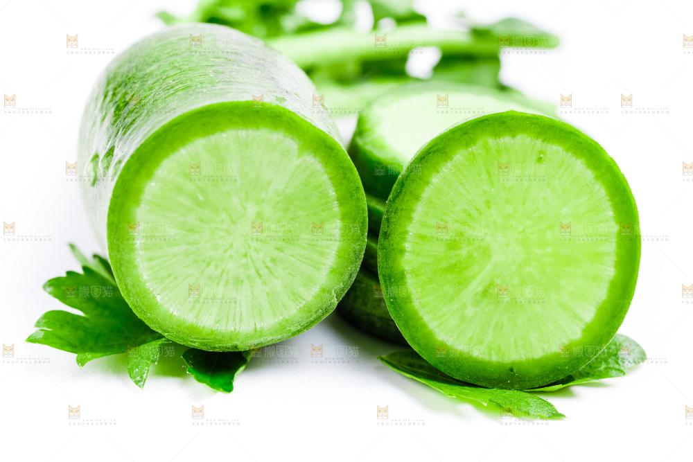白底上的水果萝卜