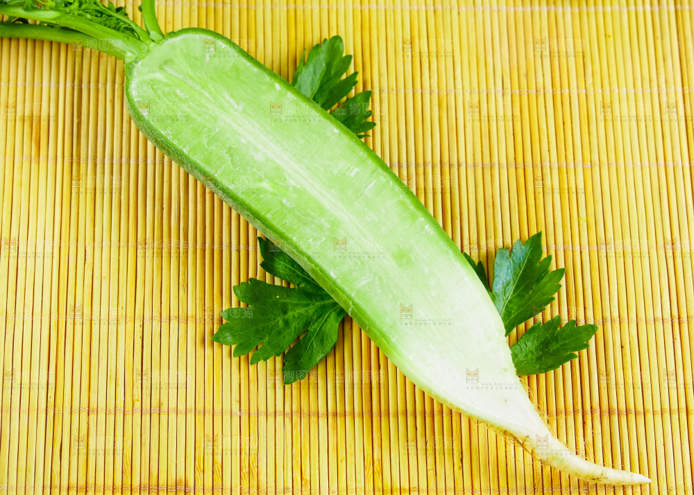 竹底上放着青萝卜