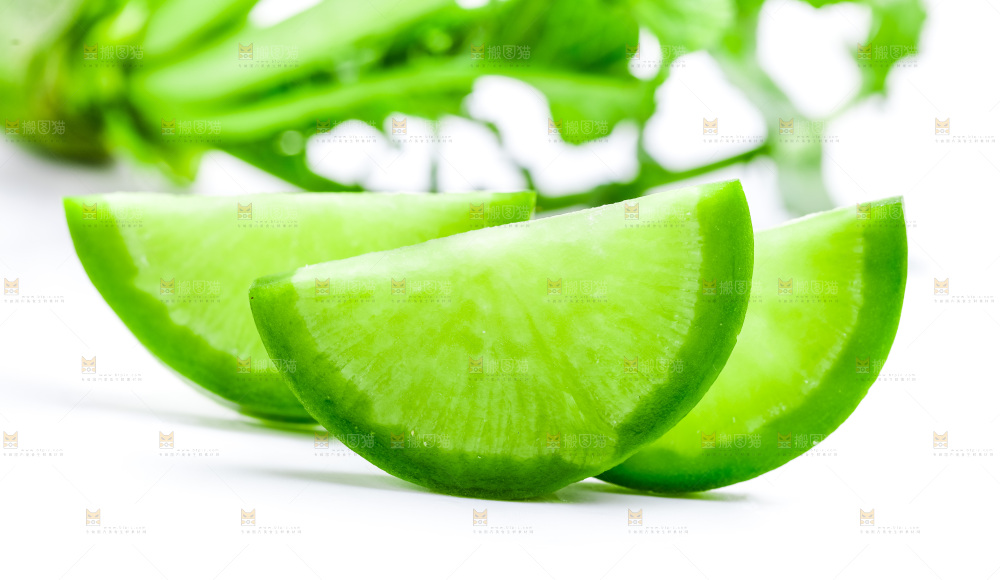 白底上的水果萝卜