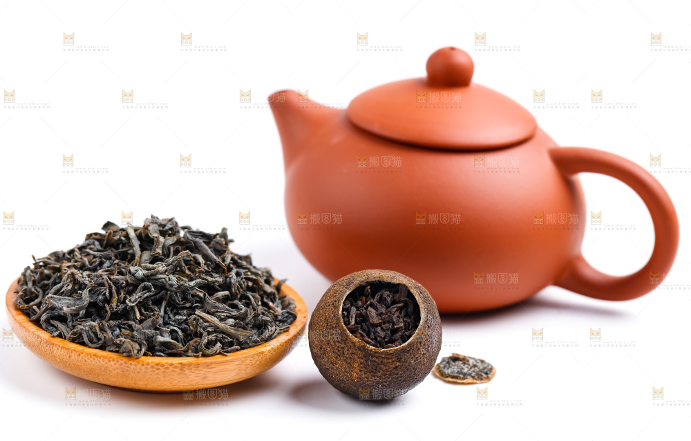 碟子里装着茶叶