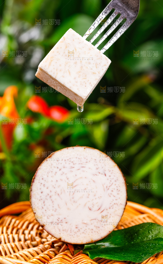 叉子叉着香芋切块
