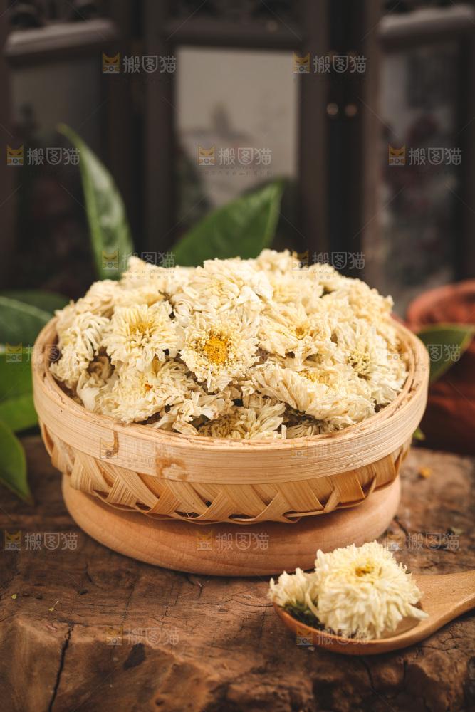 木底上放着杭白菊